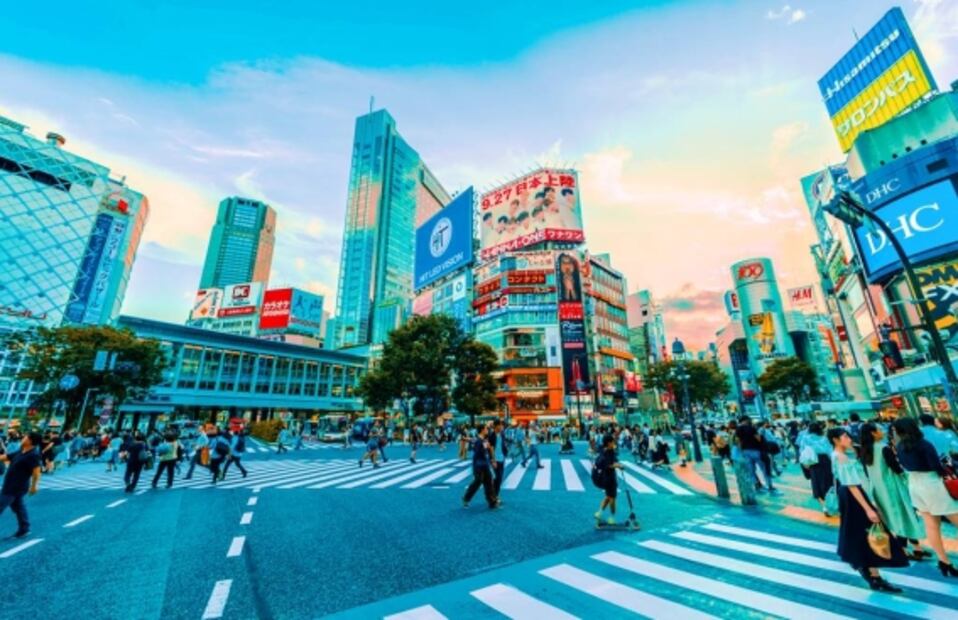 Japón relaja medidas y reabre fronteras a turistas sin guías