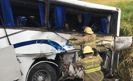 Deja tres muertos accidente de autobús de filial de Rayados