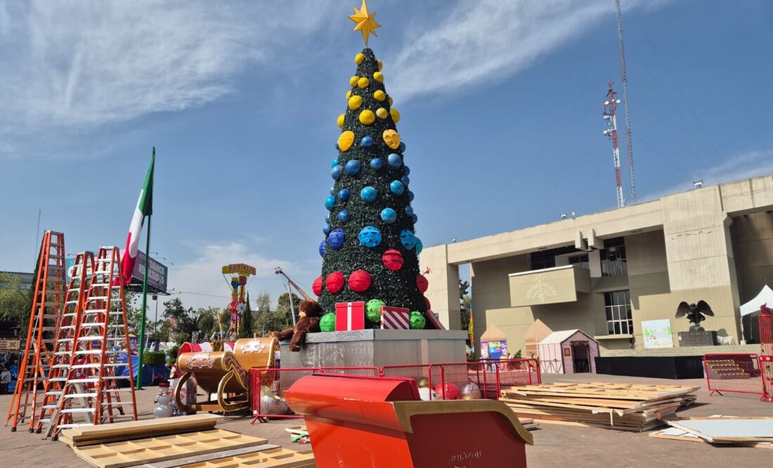 Inician preparativos para la verbena navideña en el Monumento a la Revolución y alcaldía Cuauhtémoc. Foto: Jorge Alejandro Medellín