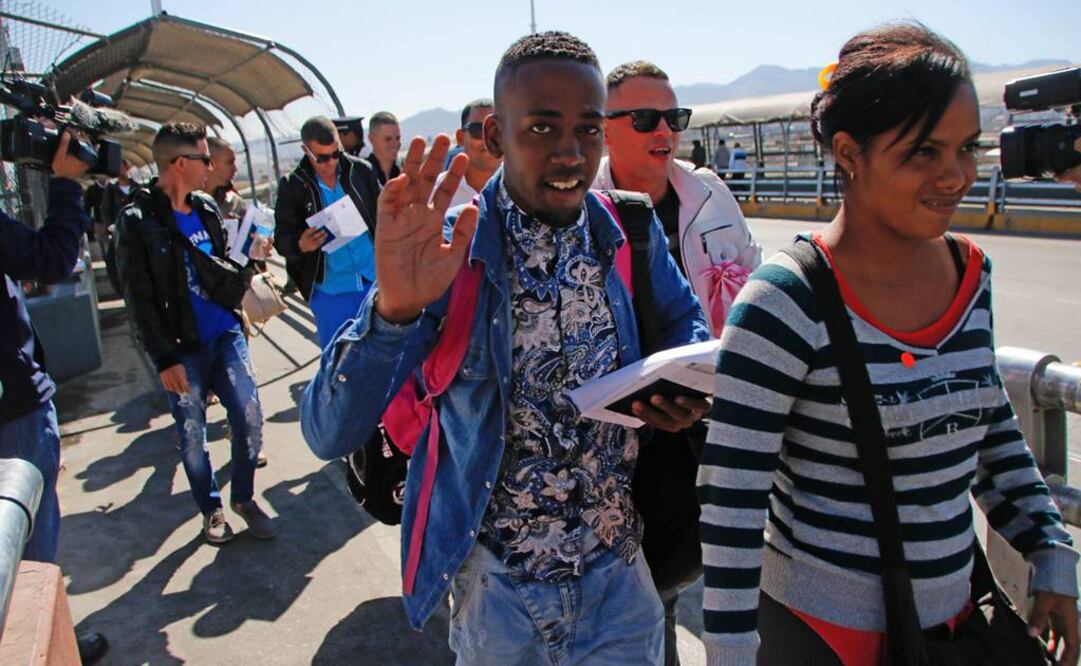 Según datos de la Dirección General de Migración y Extranjería en el operativo oficial salieron un total de cuatro mil 818 personas, entre ellos 370 menores de edad (Foto: EFE)