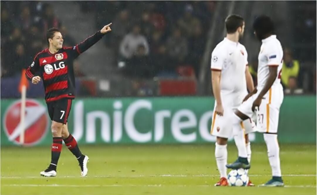 'Chicharito' celebrates. (Photo: Reuters)