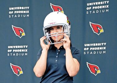 Una mujer, coach de los Cardinals