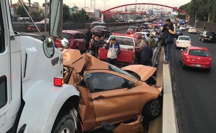 Tráiler choca contra autos en Periférico Norte; reportan un muerto 