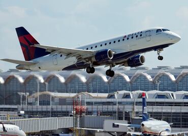 Delta Air Lines perdió 500 mdd por apagón informático de Microsoft; pide indemnización