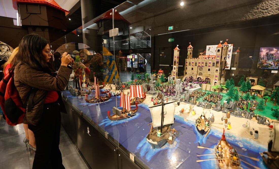 Entre las maquetas hay una sección de la vida cotidiana, donde se encuentra una playa, una boda, un paseo en el supermercado, Día de Muertos, un parque de diversiones y un circo. Foto: Jorge Alvarado / EL UNIVERSAL