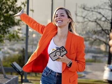 Mariana Rodríguez encanta con vestido rosa y tacones transparentes