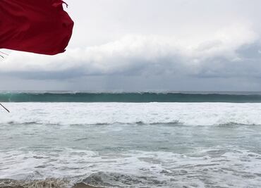 Jóvenes caen al mar en Oaxaca; hallan cadáver de uno