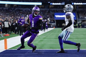 Los Cowboys pierden con Vikings y se alejan de los Playoffs