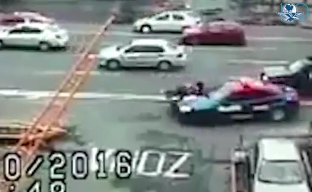 Patrulla atropella a mujer y estudiante en Tlatelolco