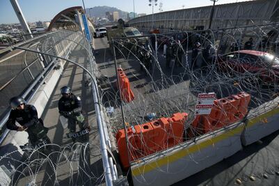 Blindan puente Paso del Norte por protesta de migrantes