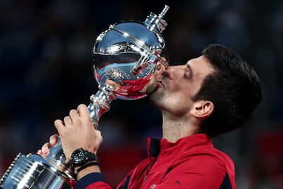 Djokovic, enfilado a Shanghai; se corona en Tokio