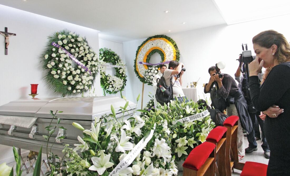 Familiares, amigos y su ex esposa acudieron al funeral del empresario (FOTOS: CARLOS MEJÍA. EL UNIVERSAL)