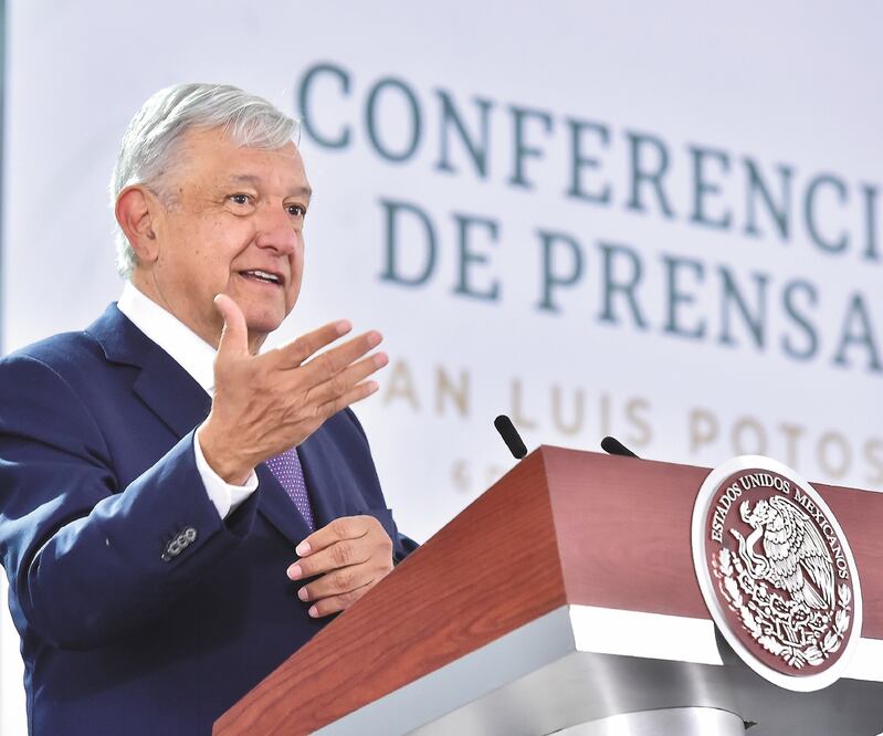 Soy humanista y respeto a grupo de feministas: AMLO