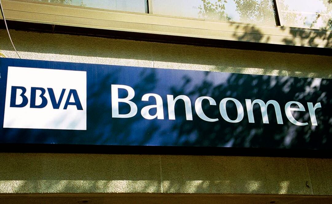 Los docentes finalmente se retiraron a las 15:00 hrs, luego de entregar finalmente las oficinas de Bancomer. (Foto: El Universal / Archivo)