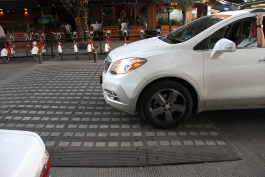 Por qué existen topes en las calles y avenidas
