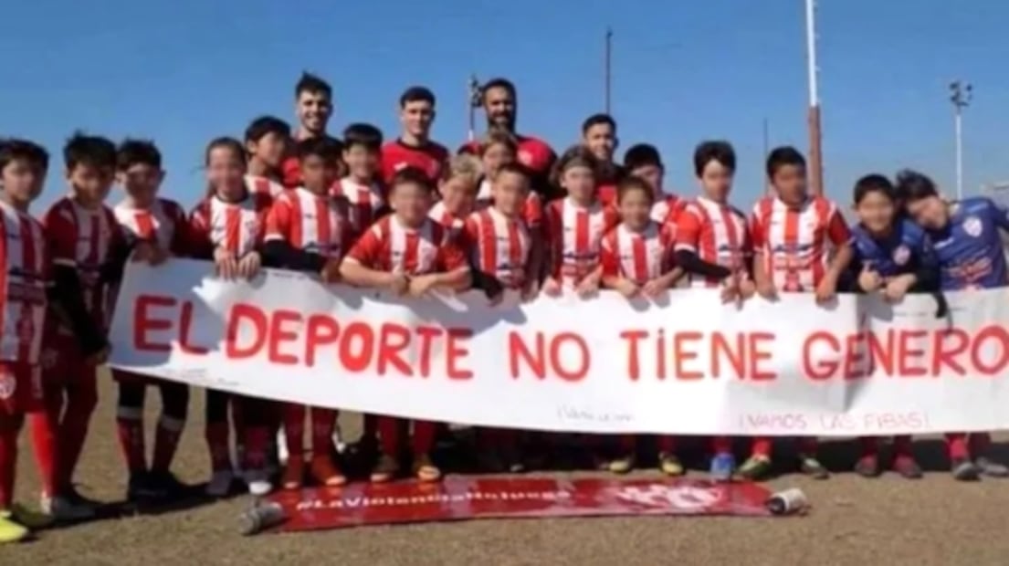 Indignación en Argentina. Niña es sancionada por jugar en un club de futbol varonil