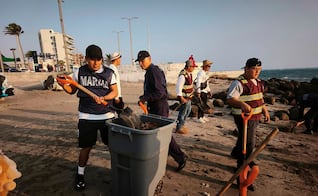 Detectan manchas de hidrocarburo en playas del Golfo de México; despliegan operativo federal en Veracruz y Tabasco