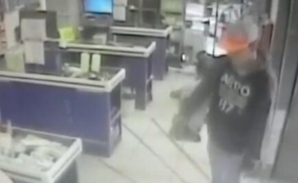 Registra cámara asalto de adolescentes en La Doctores