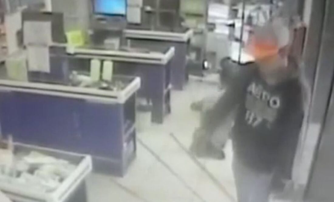 Registra cámara asalto de adolescentes en La Doctores