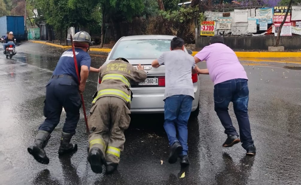 Lluvias en el Edomex provocan encharcamientos en Tlalnepantla; cae granizo en Naucalpan.
Foto: Especial.