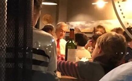 Presidente de Chile come pizza con su nieto mientras Santiago arde en protestas 