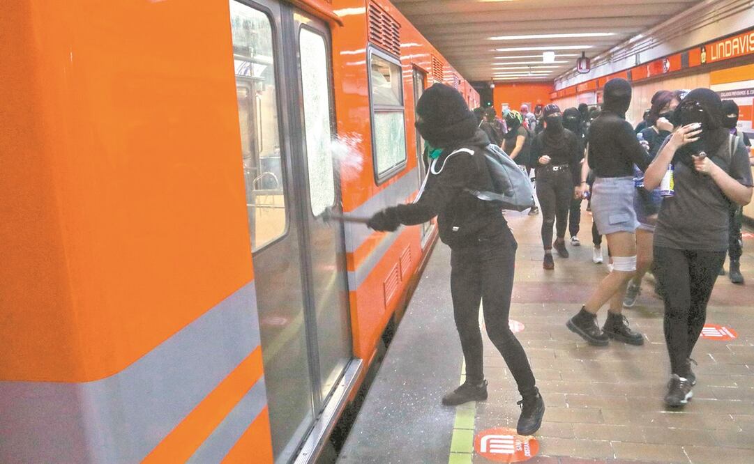 Las alumnas del IPN protes- taron por acoso de docentes. Foto: CUARTOSCURO