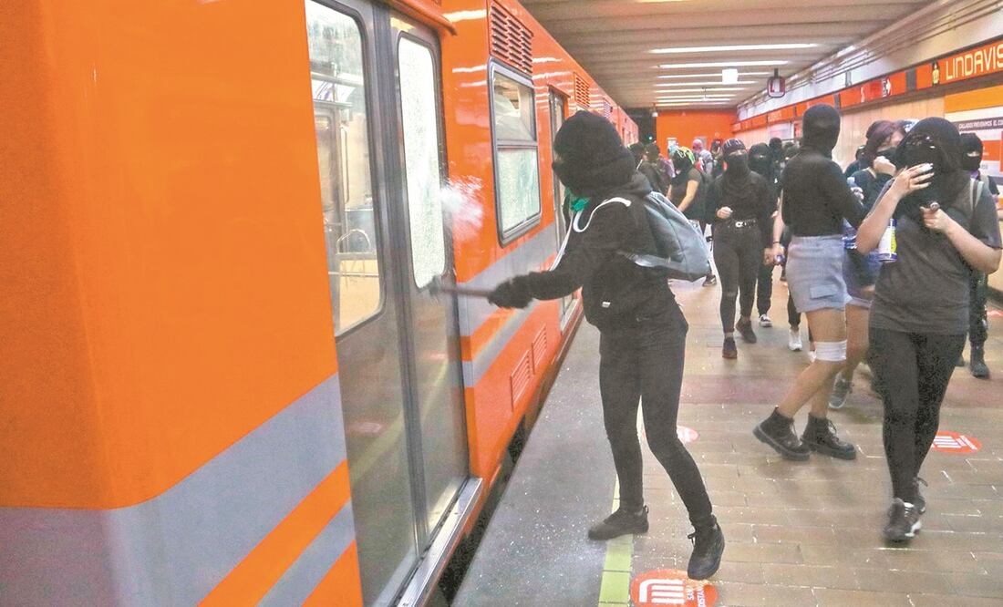 Las alumnas del IPN protes- taron por acoso de docentes. Foto: CUARTOSCURO