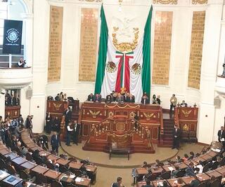 Se atora acuerdo para dirigir Congreso