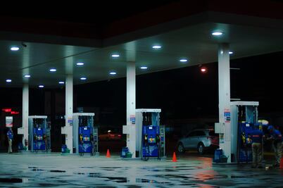 Gasolinera confunde diésel con combustible premium por casi un día completo