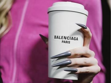 La bolsa en forma de vaso de Balenciaga que cuesta más de 100 mil pesos