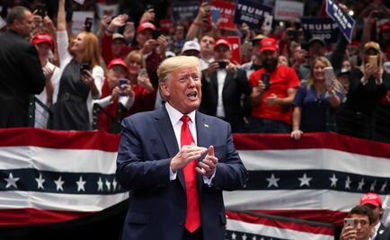 Detienen a hombre armado afuera de mitin de Trump en Dallas 