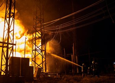 Ucrania acusa a Rusia de lanzar ataques que han causado apagones en el este del país