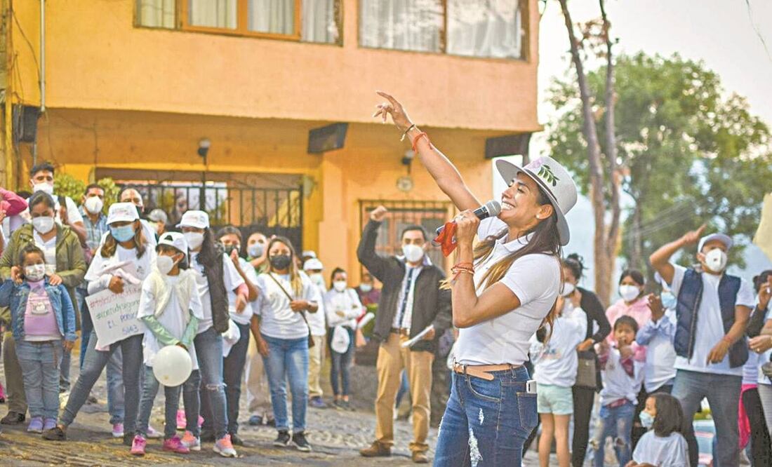Zudikey Rodríguez acudió el viernes pasado a la fiscalía estatal para interponer una denuncia por haber sido amenazada por integrantes de La Familia Michoacana. Foto: Especial.