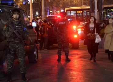 Camioneta embiste a peatones en plaza de China; hay 9 muertos y más de 40 heridos