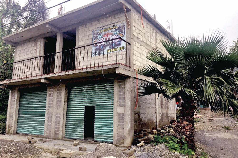 Tres meses de construida tenía la obra cuando el sismo del 19-S la dañó tanto que la tuvieron que rehacer, pero sólo les alcanzó para la fachada. (FOTOS: EMILIO FERNÁNDEZ. EL UNIVERSAL)