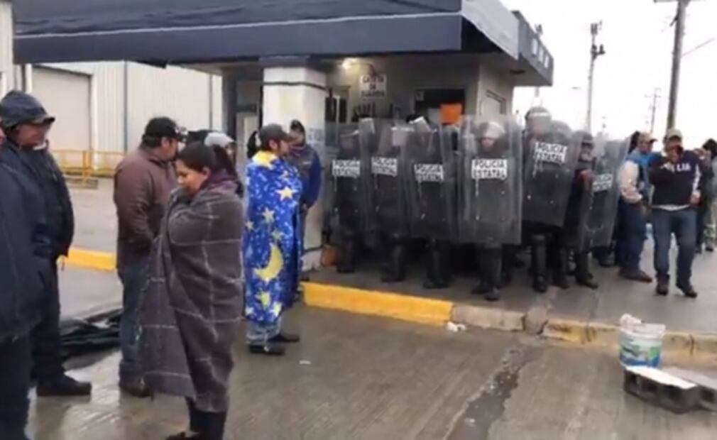 Trabajadores de maquiladora y policías se enfrentan en Tamaulipas