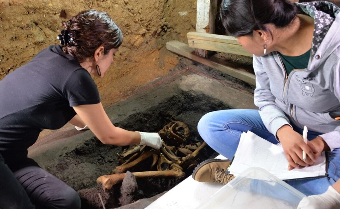 Las maniobras de remoción de la lápida, cuyo peso es de alrededor de 850 kilogramos, se efectuaron de mediados a finales de abril pasado. (FOTO: Cortesía INAH)