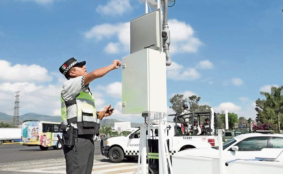 La Guardia Nacional colocó torres de inspección vehicular en lugares estratégicos de diferentes carreteras para combatir el robo al autotransporte. Foto: Alberto González / EL UNIVERSAL