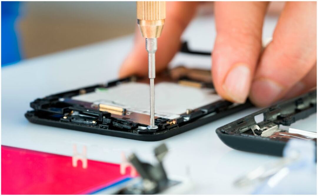 Estas pantallas “manipuladas” son prácticamente idénticas a las reales, por lo que un técnico autorizado podría estar usando un display falso sin distinguir la diferencia