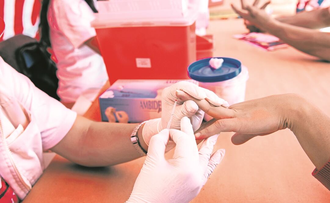 La CNDH llamó a los gobiernos federal y locales a fortalecer el trabajo realizado por organizaciones y ciudadanos que dirigen sus esfuerzos a las personas con VIH / Archivo. EL UNIVERSAL