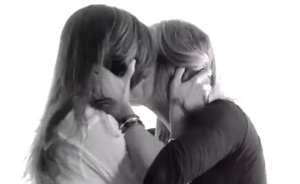 Montserrat Oliver recuerda el primer beso con su novia