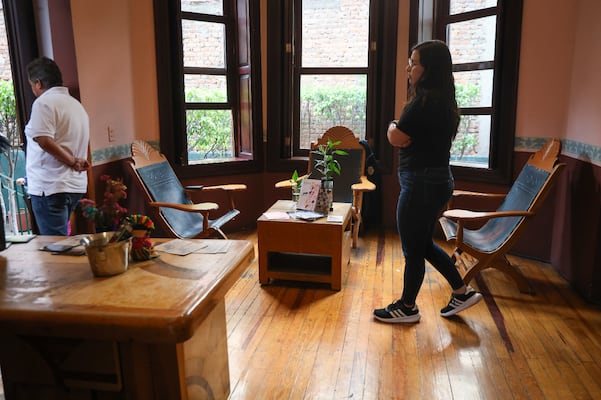 El Café-bar "Las hormigas" no será un cabaret y destituyen a Andrés Carreño de la dirección de la Casa del Poeta, en respuesta a exigencia de poetas