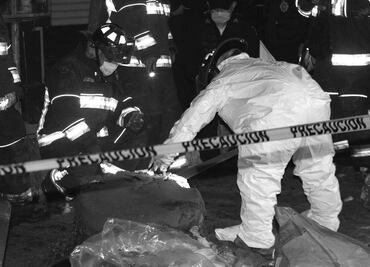 Policías encuentran cadáver en una tina con concreto en el Centro