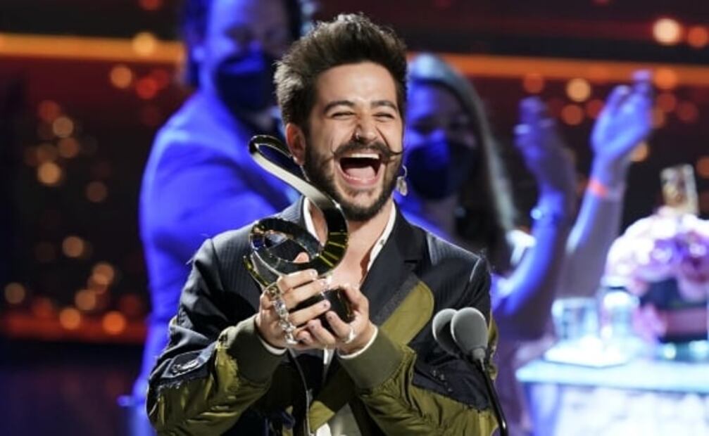 Bad Bunny triunfa en Premio Lo Nuestro