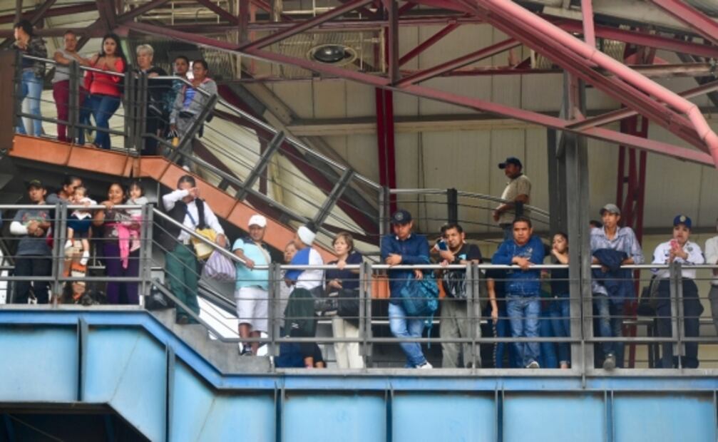 Presunto ladrón se salva de ser linchado y muere atropellado en Neza