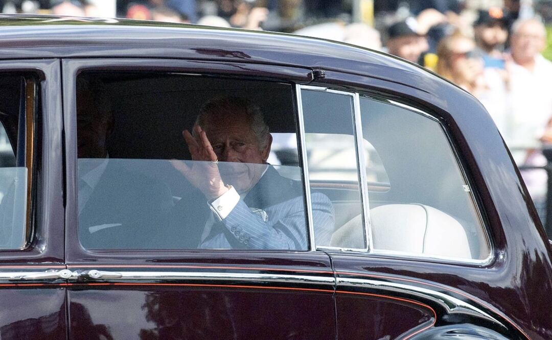 Carlos III llega a Irlanda del Norte; promete asegurar "el bienestar" de los irlandeses