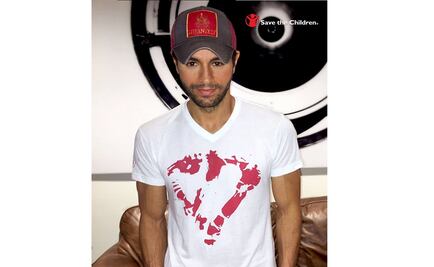 Enrique Iglesias sells T-shirts to help Save the Children