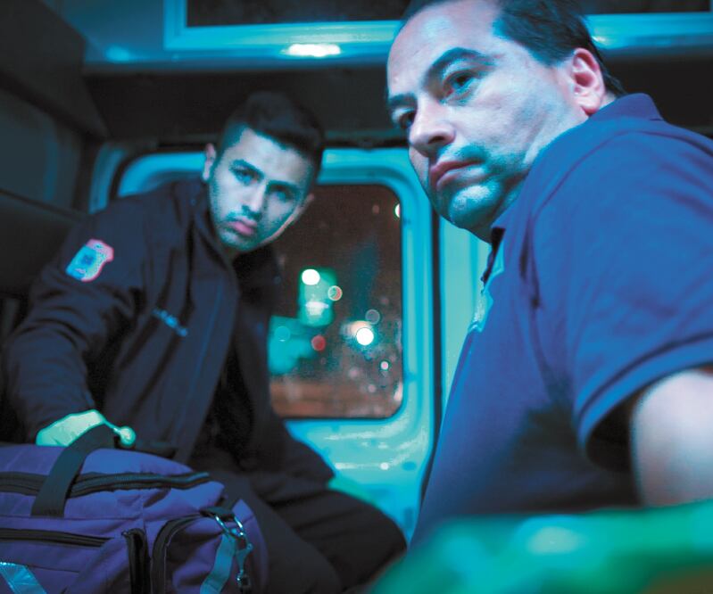 Fernando Ochoa trabajó como paramédico en la Cruz Roja y luego armó su propia ambulancia. CORTESÍA Y NICOLE TREJO. EL UNIVERSAL