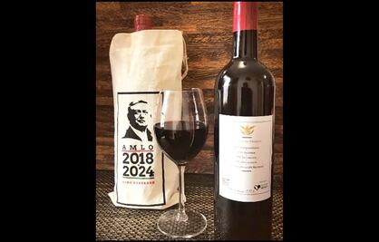 Venden vino tinto con imagen de AMLO