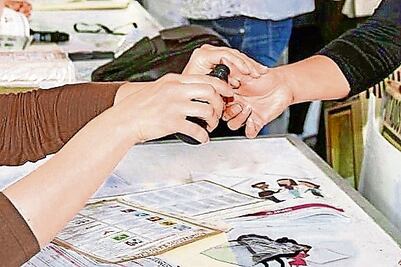 Partidos chocan por representantes de casillas para elección; INE da prórroga para registro